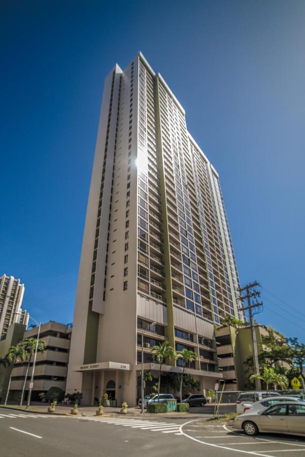 Beautiful Mountain View In Waikiki Sunset With Parking Honolulu Exterior foto